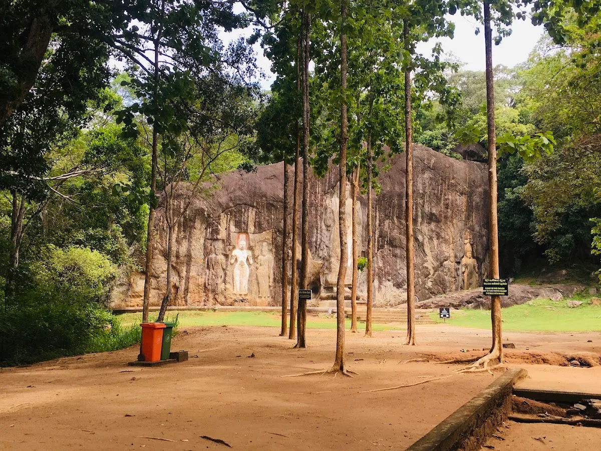 Esculturas rupestres de Buduruwagala