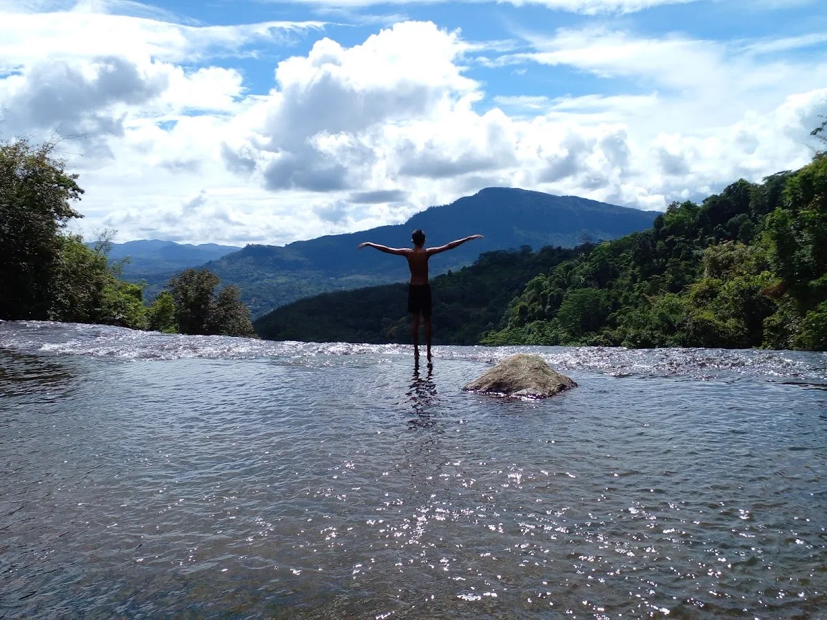 Medio día de cascadas panorámicas y pozas naturales