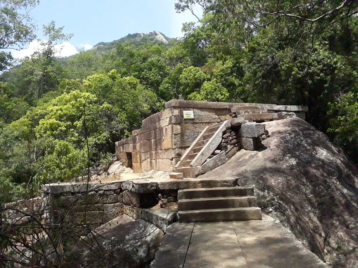Senderismo al monasterio de Ritigala