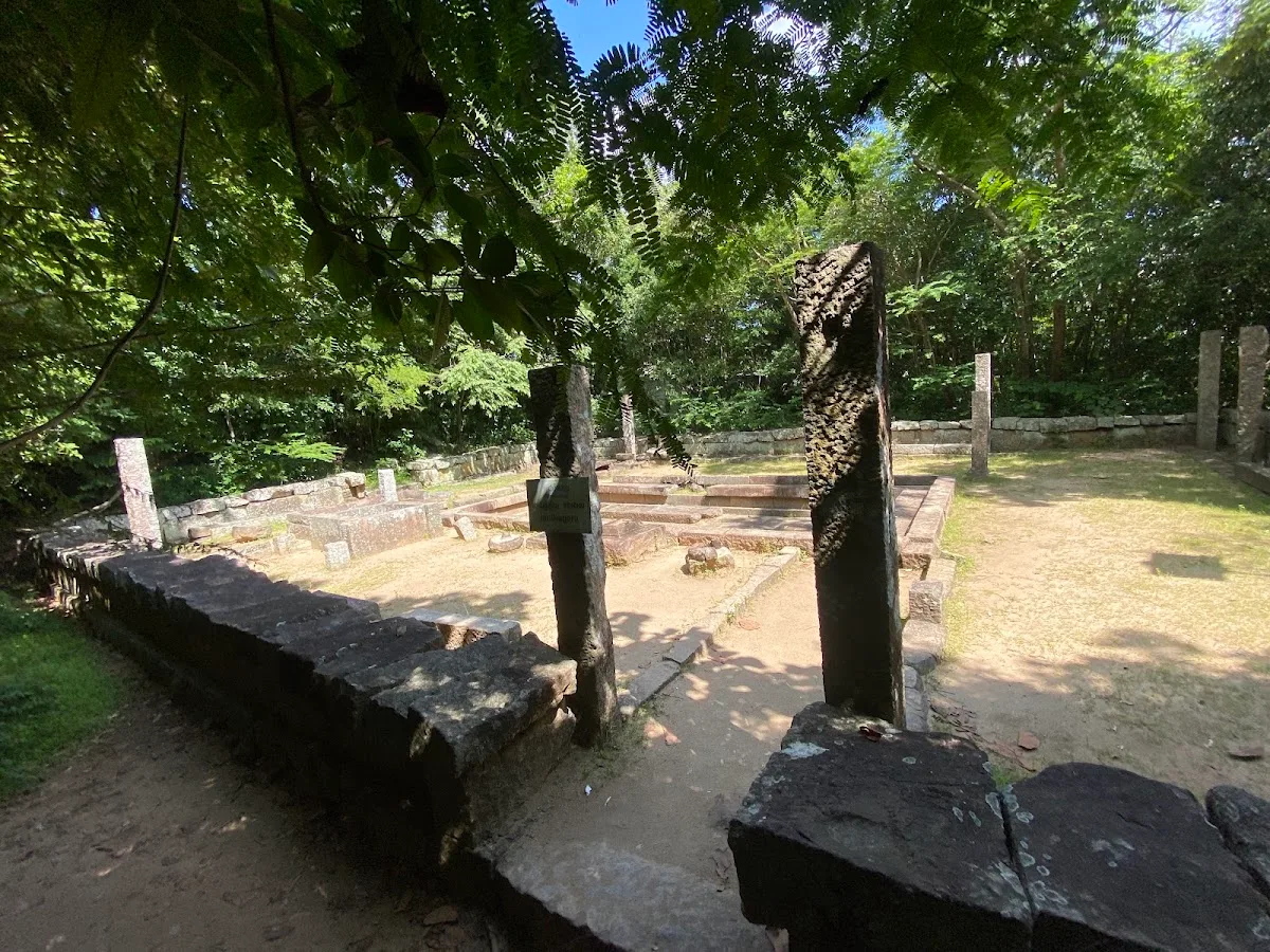 Senderismo al monasterio de Ritigala