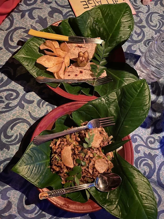 Cocina villageoisa con una familia anfitriona