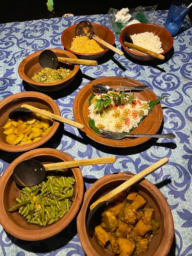 Cocina villageoisa con una familia anfitriona